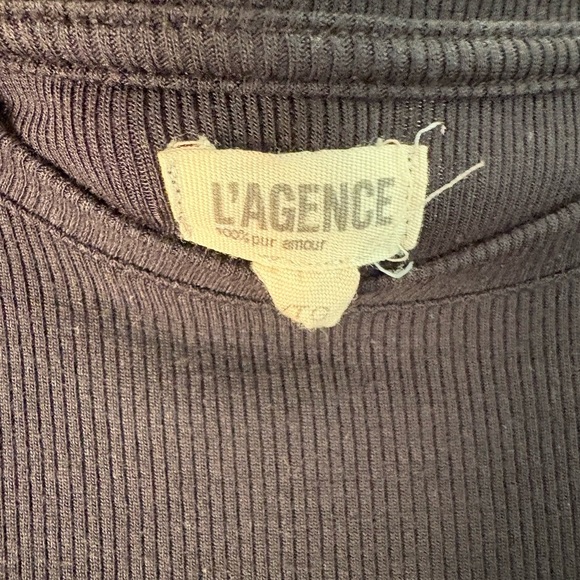 L'AGENCE Elegant Black Long Sleeve Tee - Picture 2 of 3